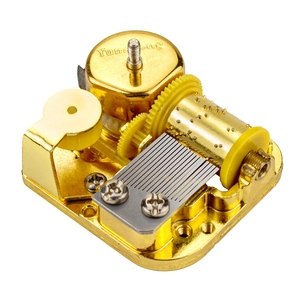 Boîte à musique de luxe dorée à 18 notes - Product Image 1