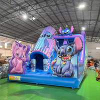 Toboggan gonflable aquatique avec château gonflable