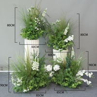 Vente en gros de feuillage artificiel de haute qualité, rangée de fleurs en soie de différentes couleurs pour la décoration de banquets et de scènes