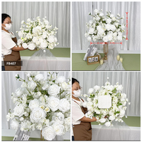 Arrangement de fleurs artificielles rustiques et élégantes DKB, composition de roses et d'hortensias, centre de table floral réaliste pour la décoration de banquets et d'événements
