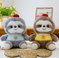 Cartoon fruitversierde luiaard knuffel - Schattige tweekleurige zittende luiaardpop als een feestdagcadeau