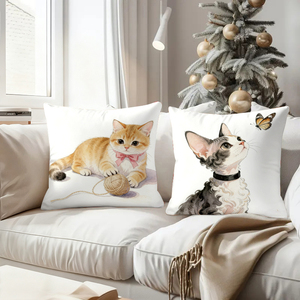 Adorable coussin en forme de chat pour une ambiance de Noël chaleureuse et douillette sur le canapé. - Product Image 4