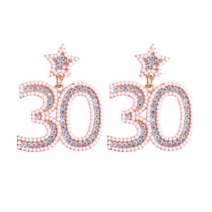 أقراط متدلية حفلات عيد ميلاد السنة الثلاثين للنساء أقراط أعياد الميلاد مرصعة بحجر الراين منقوش عليها أرقام <span class=keywords><strong>21</strong></span> و30 و40 و50 و60 - Product Image 1