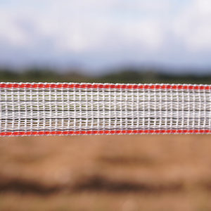 Cinta Eléctrica Roja de 100m*20mm para Cercas de Ganado y Caballos - Product Image 3
