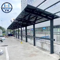 Abri de voiture moderne sur mesure en acier au carbone avec système photovoltaïque sur le toit, structure en alliage d'aluminium