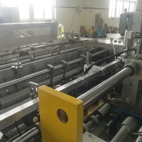 Machine automatique pour la fabrication de sacs de papier, raboteuse avec le haut renforcé et le pliage des trous