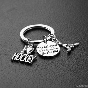 Porte-clés de hockey sur glace « I love Heart » : <span class=keywords><strong>elle</strong></span> croyait qu'<span class=keywords><strong>elle</strong></span> pouvait, alors <span class=keywords><strong>elle</strong></span> l'a fait – Cadeau pour entraîneur de hockey, accessoire pour sac et voiture - Product Image 4