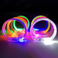 Bracelets et bracelets en acrylique LED qui brillent dans le noir, imperméables et écologiques, pour les concerts, les anniversaires, les mariages, les fêtes - Accessoires