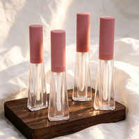 Tube de brillant à lèvres vide 4,5 ml à marque privée, emballage cosmétique transparent trapézoïdal avec applicateur