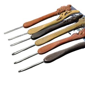 เข็มโครเชต์ด้ามไม้จันทน์ ด้ามจับสแตนเลส จับถนัดมือ ชุดอุปกรณ์ถักไหมพรม DIY ลดราคา - Product Image 1