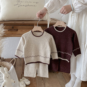 2025 nuovo stile coreano Casual <span class=keywords><strong>abbigliamento</strong></span> per bambini <span class=keywords><strong>autunno</strong></span> <span class=keywords><strong>inverno</strong></span> Pullover a maniche lunghe da ragazza maglione in cotone lavorato a maglia Set due pezzi - Product Image 1