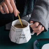 Vente en gros de tasses à café arabes en céramique noire en marbre tasse à thé en céramique personnalisée unique en forme de diamant
