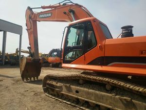 รถขุดตีนตะขาบ Doosan Dh370lc-9 มือสอง ปี 2014 กำลัง 110 กิโลวัตต์ บุ้งกี๋ขนาด 1.0 ลูกบาศก์เมตร ชิ้นส่วนสำคัญประกอบด้วย มอเตอร์ เครื่องยนต์ เกียร์บ็อกซ์ และปั๊ม - Product Image 2
