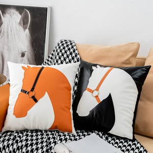 ปลอกหมอนอิงหนัง PU ตกแต่งพนักพิงขนาดใหญ่ที่ทันสมัยปลอกหมอนอิงหัวม้าหรูหราสีส้มออกแบบได้ตามต้องการ - Product Image 5