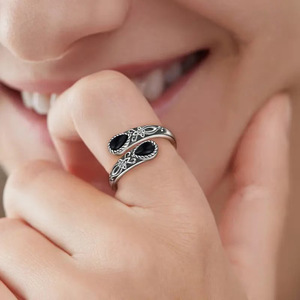 Anello Aperto Stile Vintage Scuro per Donne, con Pietra Nera a Goccia, Accessorio Moda per Feste e Uso Quotidiano, Idea Regalo - Product Image 3