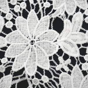 Tissu en dentelle guipure blanche de haute qualité 100% polyester Broderie Vente en gros Tissu en dentelle personnalisé à bas prix - Product Image 3