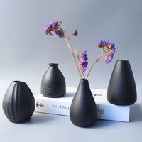 Vases en céramique de fleur noire mate faits à la main pour la décoration de la maison