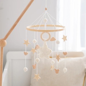 Juguete Colgante de Ganchillo con Forma de Estrella y Nube, con Anillos de Madera y Bolas de Algodón, para Decoración de Cuarto de Bebé y Desarrollo Sensorial Infantil - Product Image 1