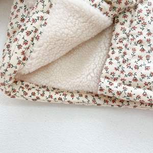 Chaquetas de Invierno al por Mayor para Niñas, Abrigos de Piel, Parkas, Conjuntos para Bebés, Ropa de Algodón Coreana con Diseño Floral, 0616Ak3778 - Product Image 4