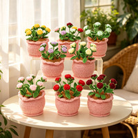 Petites fleurs de rose au crochet en fil de laine, arrangement en pot de fausses roses prêt à l'emploi pour décoration intérieure et cadeau de fêtes