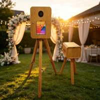 Photomaton en bois classique pour iPad, un incontournable pour les mariages, les fêtes et les événements