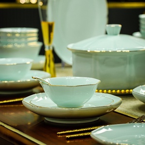 Service de bols et assiettes en porcelaine blanche de Jingdezhen, peints à la main avec des bords dorés, en céramique, pour l'inauguration de la maison, en porcelaine fine. - Product Image 3