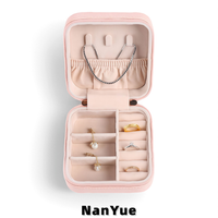 Groothandel draagbare vierkante PU lederen juwelendoos reis etui met rits mini cadeau juwelendoos opbergdoos aangepaste logo