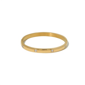 เครื่องประดับมินิมอล ชุบทอง 18k ประดับเพทาย สร้อยข้อมือแบบห่วงสำหรับผู้หญิง ของขวัญ - Product Image 1