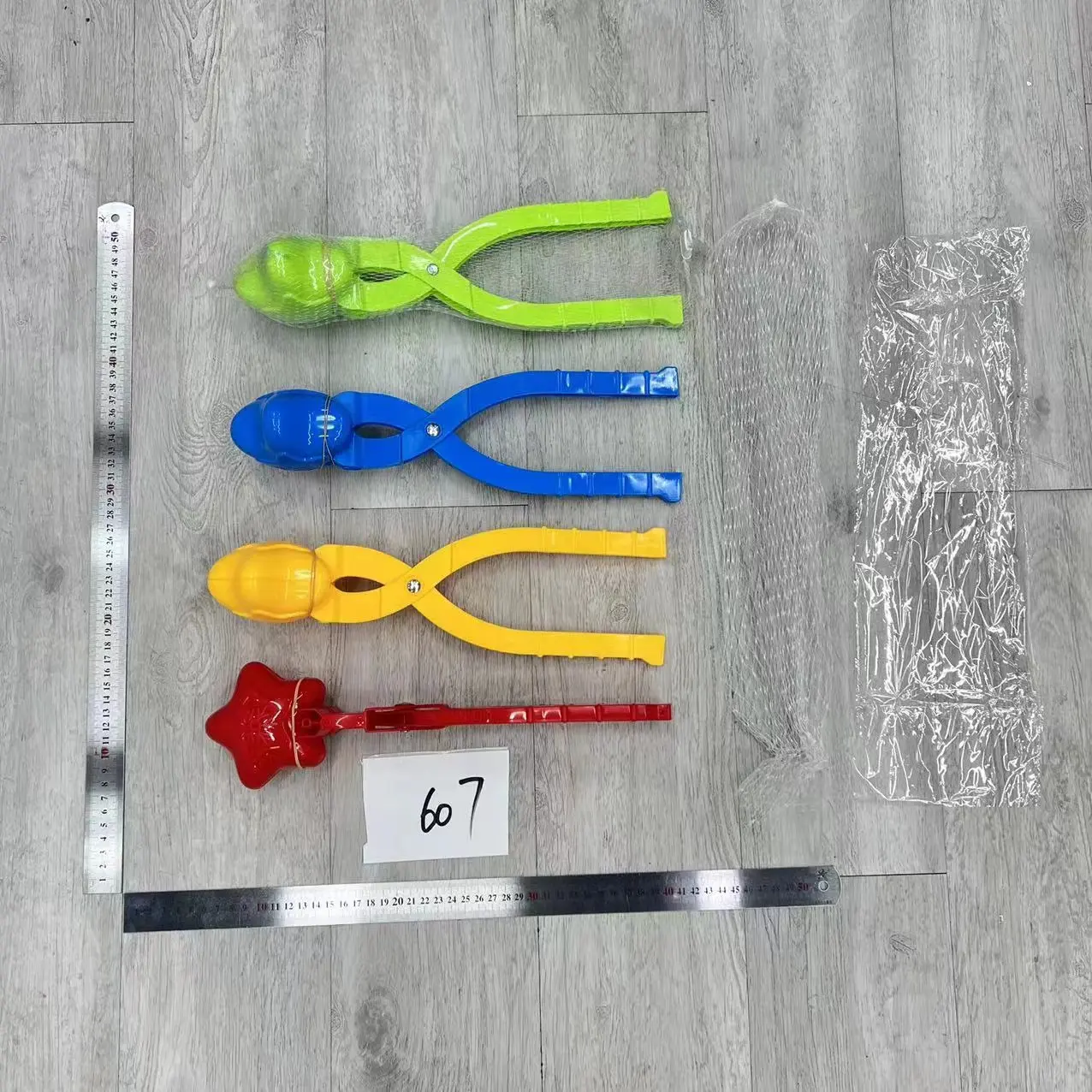आउटडोर स्नोबॉल निर्माता बच्चों के लिए प्लास्टिक बर्फ के खिलौने