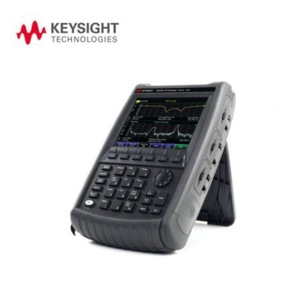 Analizador de Espectro de Microondas Portátil Keysight N9936A de 9 kHz a 26.5 GHz con Medidor de Potencia y Contador de Frecuencia Integrados - Product Image 1