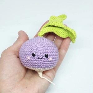Jouet en <span class=keywords><strong>peluche</strong></span> de betterave au crochet 100 % fait main de haute qualité, jouets en forme de fruits tricotés pour bébé, jouet en crochet de légume mignon et doux pour enfants - Product Image 1