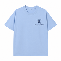 Individuell besticktes T-Shirt für Tierärzte mit personalisiertem Namen und Ausweisung als Geschenk zur Abschlussfeier für Tiertechniker.