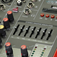 Console de mixage DJ karaoké portable YAMAHA MG4 4 canaux bleue avec carte son 2+2, USB, alimentation fantôme 48V et égaliseur 7 bandes