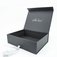 Boîte cadeau magnétique de luxe noire de marque, emballage gaufré, matériaux recyclés, revêtement UV, doublure en éponge artistique pour outils de maquillage et produits de soin