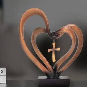 Adorno de resina en forma de corazón con colgante de cruz, decoración artística para el hogar y el escritorio, regalo artesanal para amigos y compañeros de clase - Product Image 4