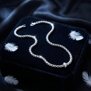 Collier en tungstène entrelacé style vigne italienne, serti de diamants, chaîne de clavicule de style médiéval, fabrication artisanale complexe - Product Image 2