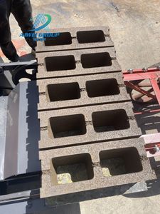 Fábrica Por Atacado QT 4-24 Linha de Produção Semi-Automática de Alta Qualidade Máquina De Tijolos De Cimento na República Democrática do Congo - Product Image 5