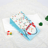 Sacs cadeaux de Noël rouges classiques personnalisés en papier recyclé avec pelliculage mat pour l'emballage de bougies artisanales et de cadres photo – Vente en gros