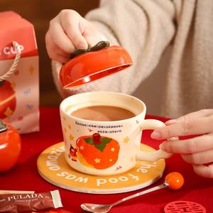 แก้วเซรามิคทรงลูกพลับ Zuo Mu พร้อมฝาปิด ทนความร้อน ใช้สำหรับกาแฟ เหมาะสำหรับเป็นของขวัญ ฤดูหนาว 2025 ลายเพ้นท์มือ - Product Image 2