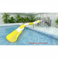 Toboggan aquatique incurvé en fibre de verre respectueux de l'environnement, hauteur 1,8 m, plateforme en acier galvanisé pour piscine, sécurité EN1176 CE