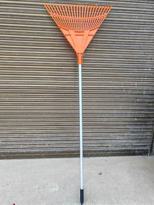 Le marché du Moyen-Orient Râteau de pelouse de jardin le plus vendu R155B Différents types de tête de râteau de jardin - Product Image 3