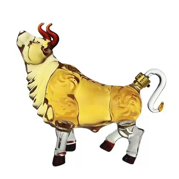 Unique Borosilicate 750ml High Heel Animal lion Cow Mouse Car Shaped Liquor Whiskey Red Wine Glass Bottle for Bourbon Vodka