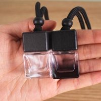 8ML Carré Mini Diffuseur De Voiture Bouteille Classique En Verre Suspendu Bouteille Vide Longue Durée Parfum Parfum Voiture Désodorisant