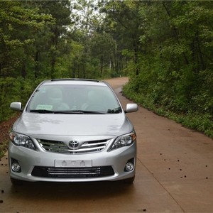 Toyota Corolla 1.8L 2013 Usado, Gasolina, Blanco, Volante a la Izquierda, Auto Usado en Venta - Product Image 3