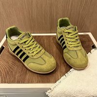 Vente en gros de baskets rétro pour femmes avec logo personnalisé, lacets rouges, respirantes, chaussures plates pour la marche