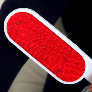 Lint Roller With Handle Red Sticky Surface For Clothes Pet Bed Dry Cleaning Reusable Plastic Brush - Product Image 3