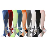 Chaussettes de sport montantes en nylon à compression pour hommes, idéales pour la course, tricotées, anti-bactériennes, respirantes, imprimées, collection été, vente chaude