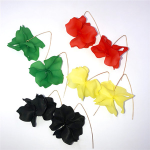 Boucles d'oreilles pendantes exagérées à fleurs pop, tendance, en acrylique, longues boucles d'oreilles à crochet, accessoire de mode - Product Image 2