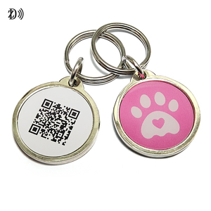 Etiqueta de Identificación para Mascotas NFC de Alta Calidad, Etiqueta de Perro con Borde Metálico y Código QR, Llavero NFC Personalizado con Resina Epoxi para Seguridad - Product Image 4