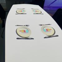 Espacio Inmersivo Interior, Proyector Holográfico 3D, Mesa de Comedor Interactiva